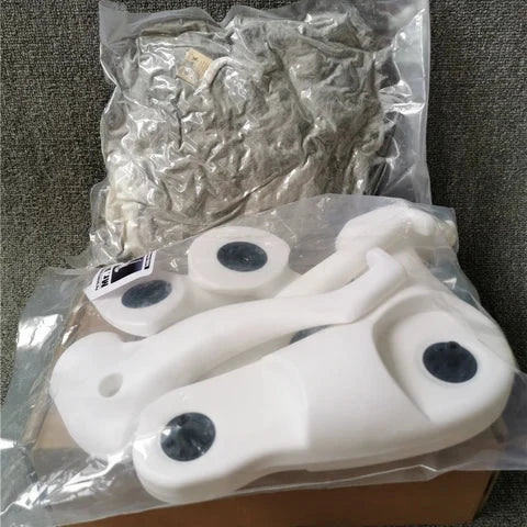 Package content Grey with White muzzle combo